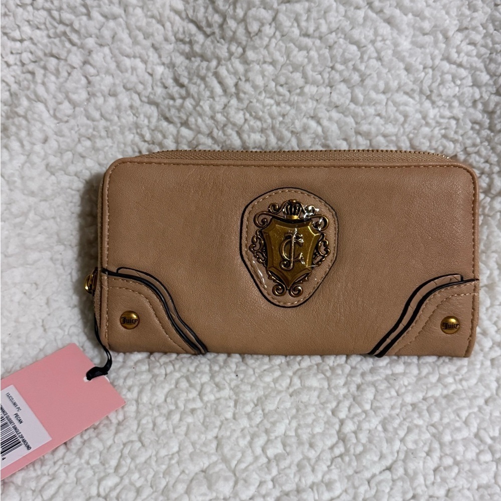 NWT Juicy Couture Romance Gusset Wallet with Gold Emblem, in Pecan (Tan)
